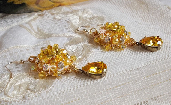 BO Sunflower Gold brodert med Swarovski-krystaller, metallroser og Miyuki frøperler