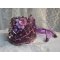Kinesisk Purple Stone mansjettarmbånd brodert med fine steiner: Sugilitter, Swarovski-krystaller, frøperler og et lilla Organza-bånd