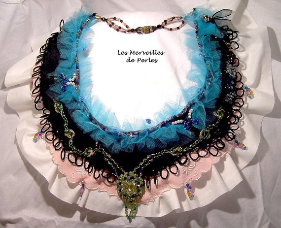 Collier plastron Ville du Soir en Carousel brodé avec des Cristaux de Swarovski