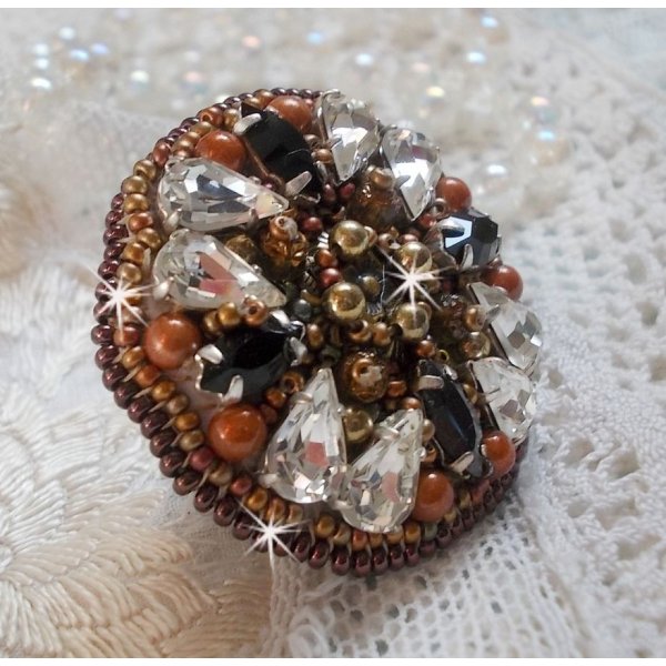 Amber Romance-ring brodert med Swarovski Crystal og Black, magiske perler og fr&oslash;perler