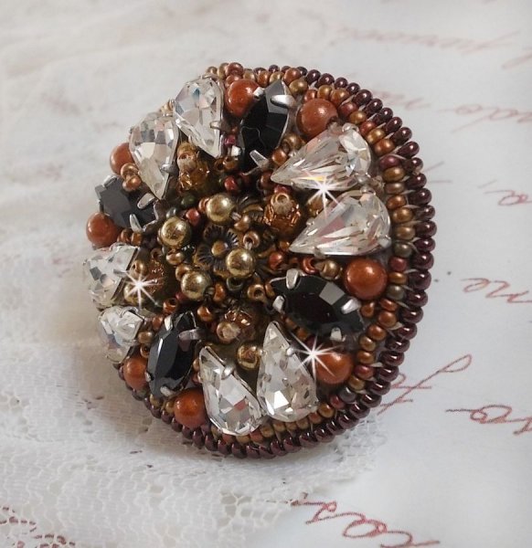 Amber Romance-ring brodert med Swarovski Crystal og Black, magiske perler og fr&oslash;perler