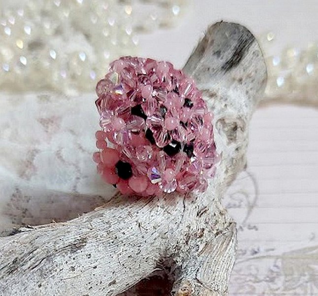 Anemone ring med fasetter og tupies i Swarovski-krystall
