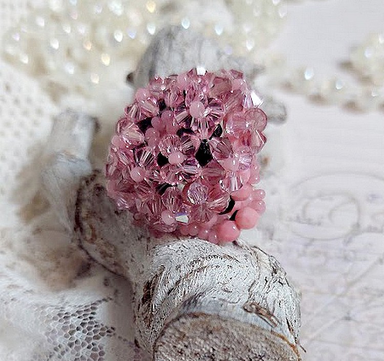 Anemone ring med fasetter og tupies i Swarovski-krystall