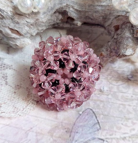 Anemone ring med fasetter og tupies i Swarovski-krystall