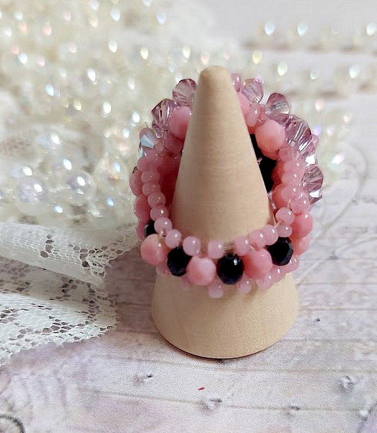 Anemone ring med fasetter og tupies i Swarovski-krystall