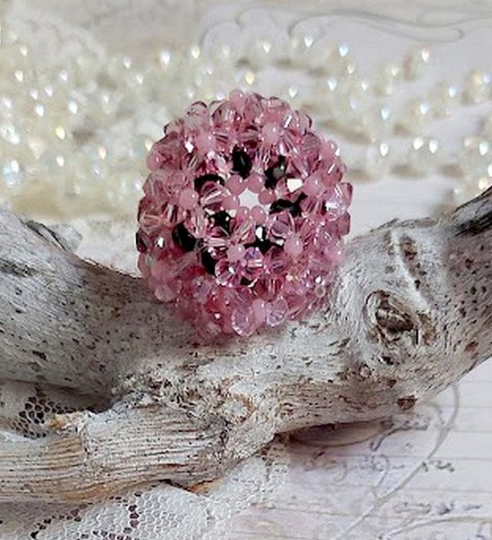 Anemone ring med fasetter og tupies i Swarovski-krystall