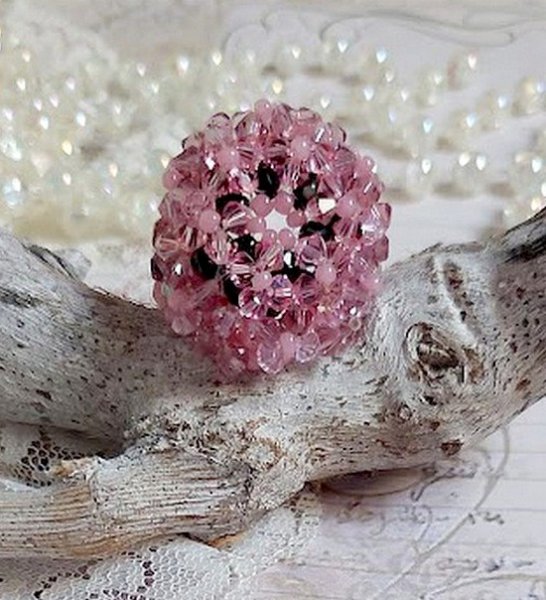 Anemone ring med fasetter og tupies i Swarovski-krystall