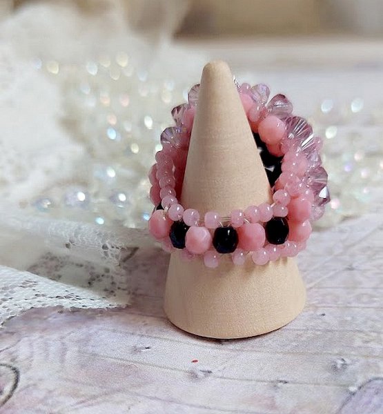 Anemone ring med fasetter og tupies i Swarovski-krystall