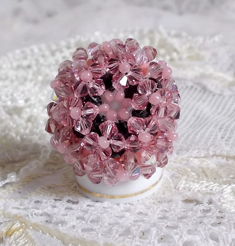 Anemone ring med fasetter og tupies i Swarovski-krystall
