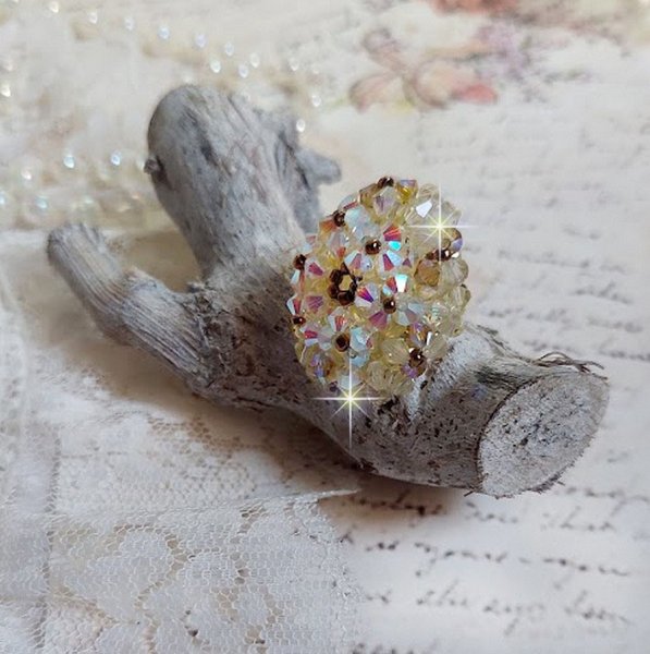 Aurora-ring med fasetter og snurretopper i Swarovski-krystall