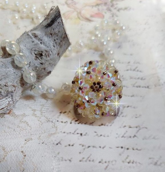 Aurora-ring med fasetter og snurretopper i Swarovski-krystall