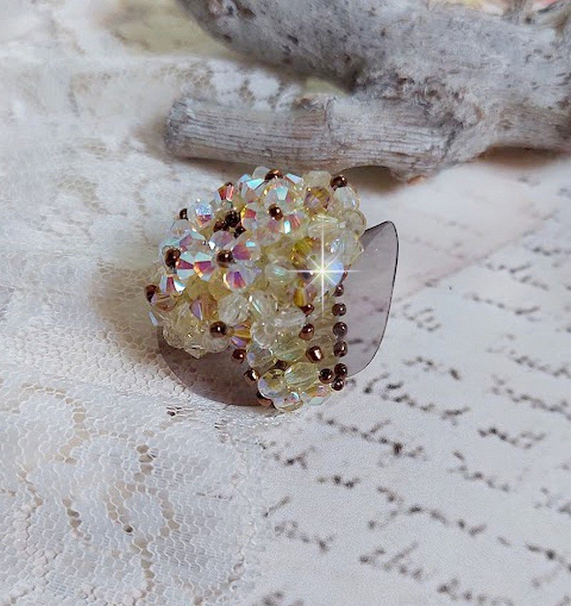 Aurora-ring med fasetter og snurretopper i Swarovski-krystall