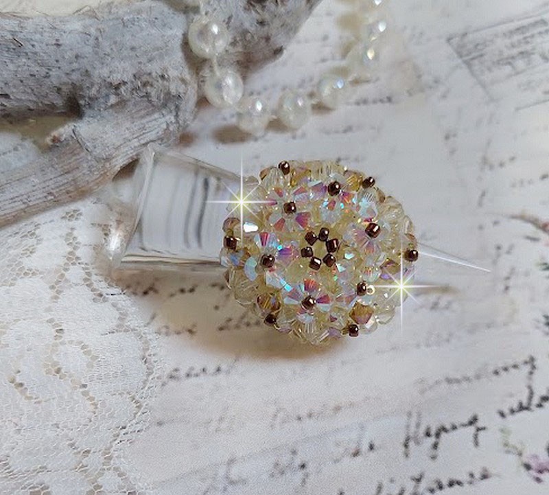 Aurora-ring med fasetter og snurretopper i Swarovski-krystall