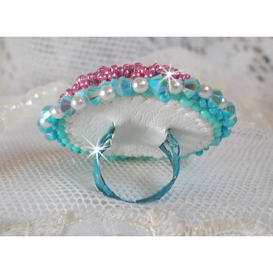 Beauty Alicia Blue ring brodert med Swarovski-krystaller, elfenbenperler og frøperler