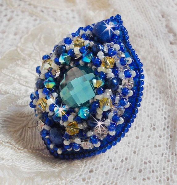 Blue Palace-ring, et autentisk design med bl&aring; fr&oslash;perler og Swarovski-krystaller.