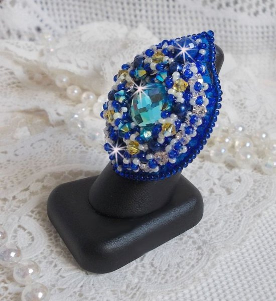 Blue Palace-ring, et autentisk design med bl&aring; fr&oslash;perler og Swarovski-krystaller.