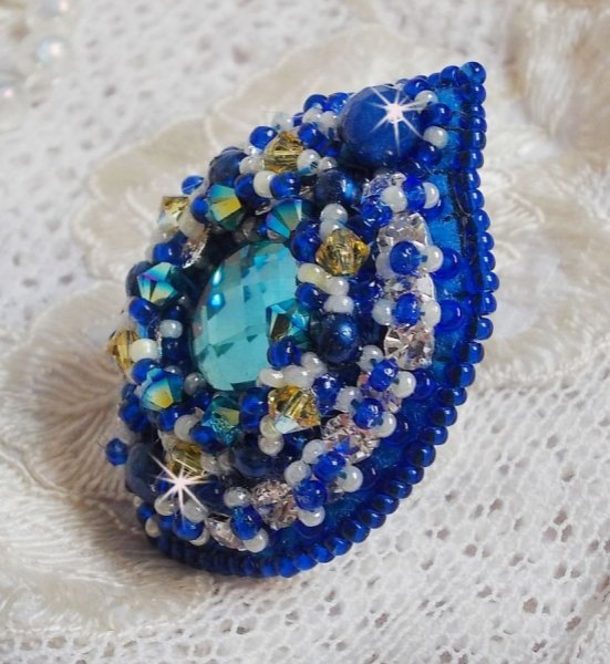 Blue Palace-ring, et autentisk design med bl&aring; fr&oslash;perler og Swarovski-krystaller.