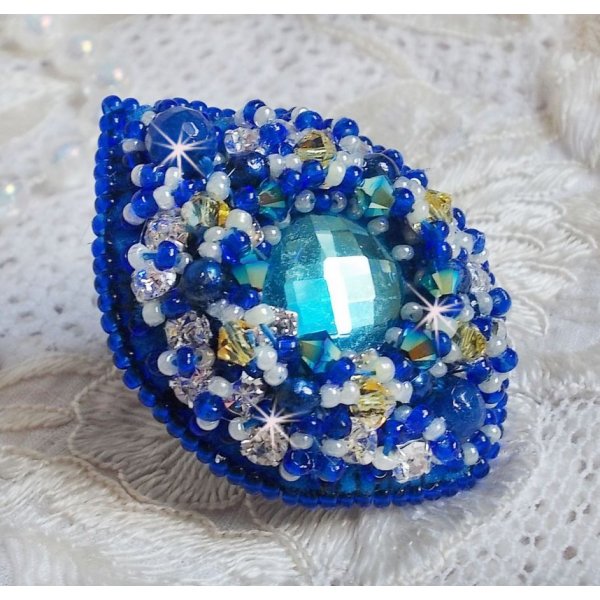 Blue Palace-ring, et autentisk design med bl&aring; fr&oslash;perler og Swarovski-krystaller.