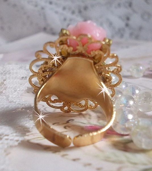 Bouquet Valentine-ring med en rose cabochon, en harpiksrose og en Swarovski-krystallkjede