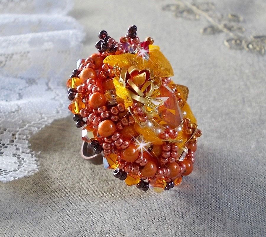Les Rêves d'Acapulco-ring brodert med Swarovski-krystaller, Miyuki seed perler, glass og perler i en Chic Boho Ethnic-stil