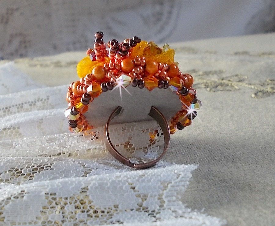 Les Rêves d'Acapulco-ring brodert med Swarovski-krystaller, Miyuki seed perler, glass og perler i en Chic Boho Ethnic-stil