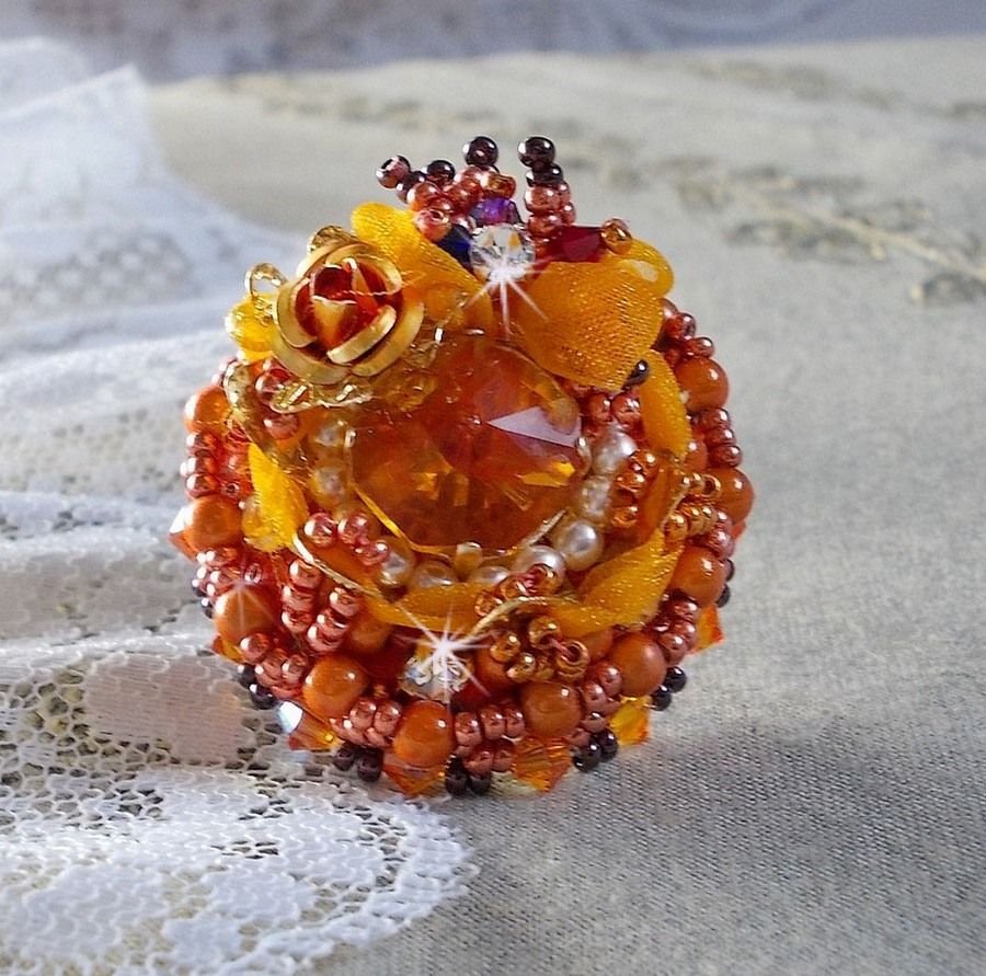Les Rêves d'Acapulco-ring brodert med Swarovski-krystaller, Miyuki seed perler, glass og perler i en Chic Boho Ethnic-stil
