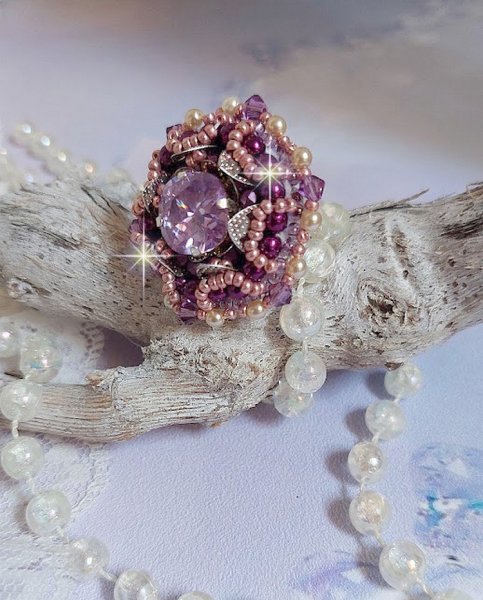 Kinesisk Purple Stone-ring brodert med Swarovski-krystaller og fr&oslash; perler