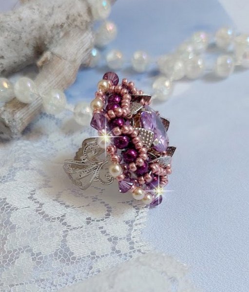 Kinesisk Purple Stone-ring brodert med Swarovski-krystaller og fr&oslash; perler