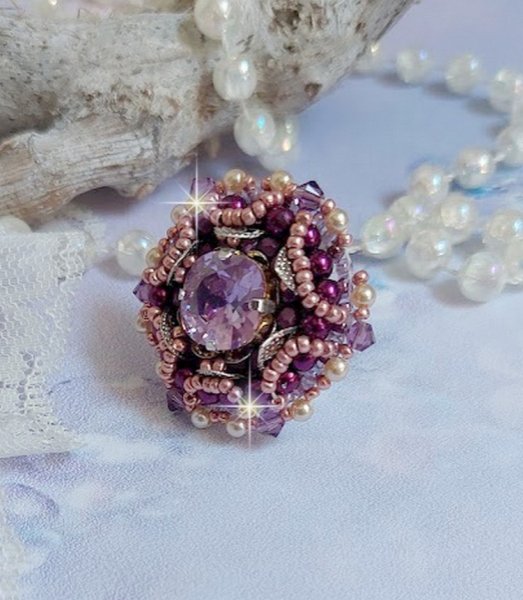 Kinesisk Purple Stone-ring brodert med Swarovski-krystaller og fr&oslash; perler