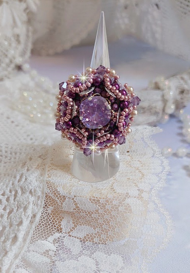 Kinesisk Purple Stone-ring brodert med Swarovski-krystaller og frø perler