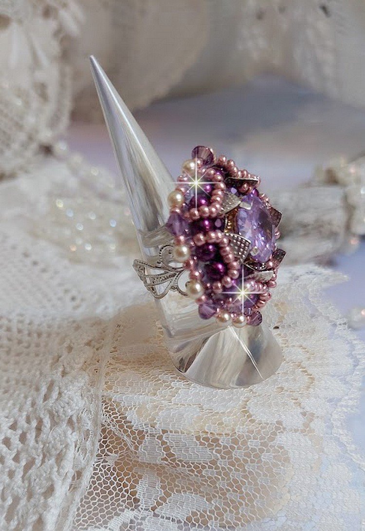 Kinesisk Purple Stone-ring brodert med Swarovski-krystaller og frø perler