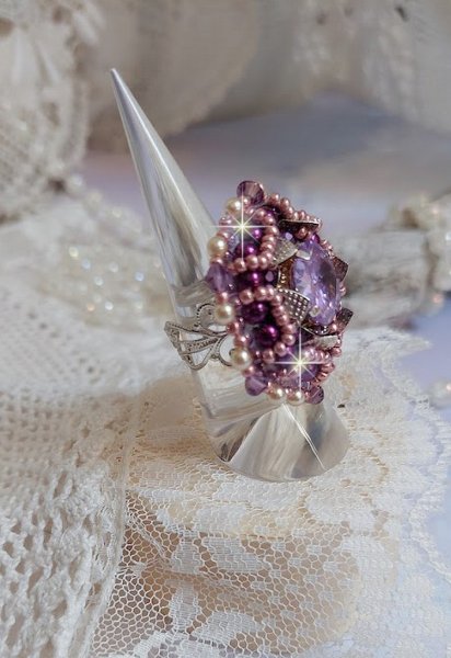 Kinesisk Purple Stone-ring brodert med Swarovski-krystaller og fr&oslash; perler