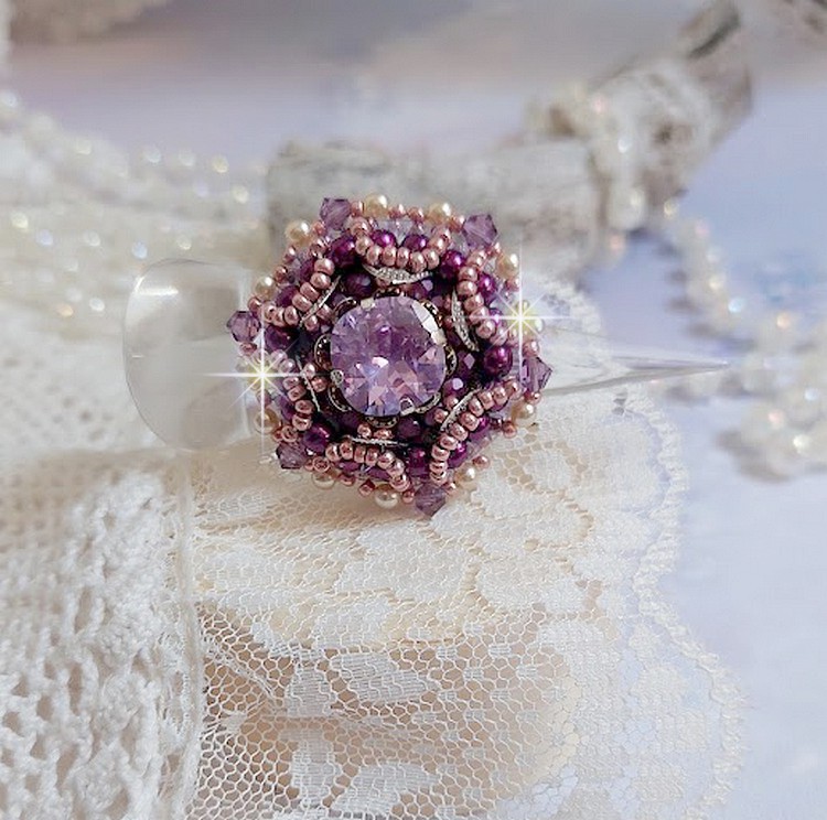 Kinesisk Purple Stone-ring brodert med Swarovski-krystaller og frø perler