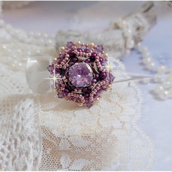 Kinesisk Purple Stone-ring brodert med Swarovski-krystaller og frø perler