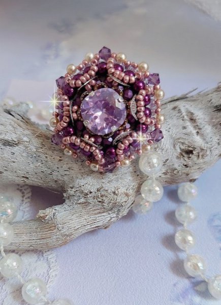 Kinesisk Purple Stone-ring brodert med Swarovski-krystaller og fr&oslash; perler