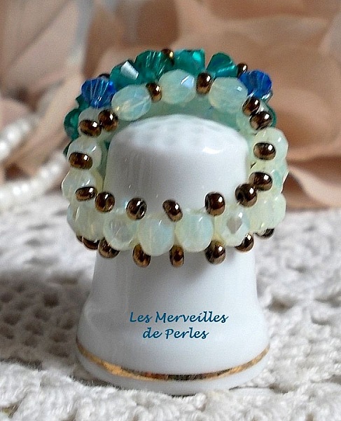 Akvamarinring med Swarovski krystallfasetter og spinnere