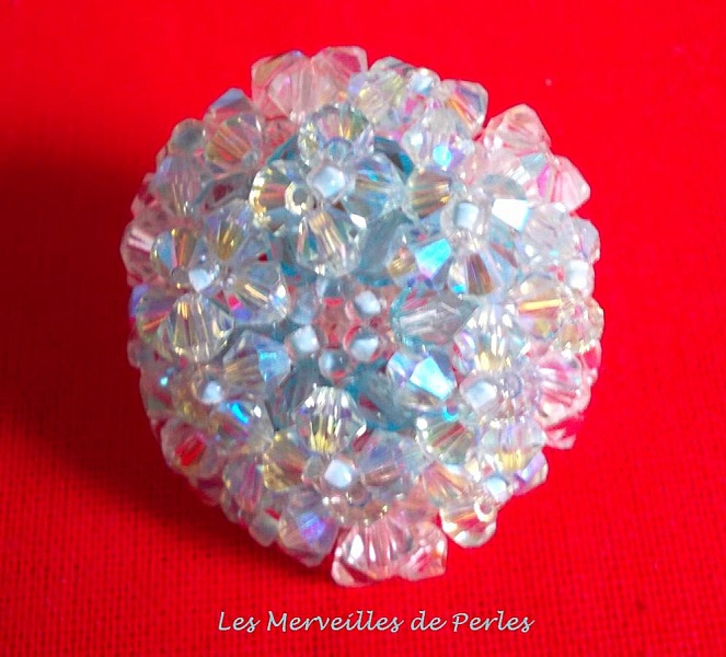 Krystallbl&aring; ring med Swarovski krystallfasetter og spinnere