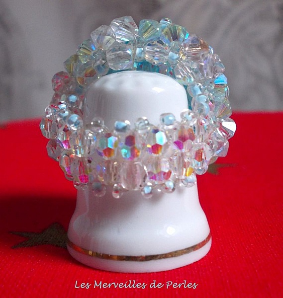 Krystallbl&aring; ring med Swarovski krystallfasetter og spinnere