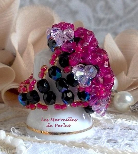 Hibiskusring med Swarovski krystallfasetter og spinnere