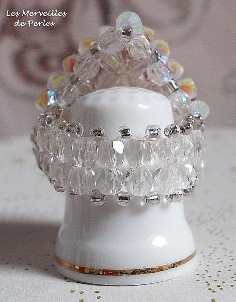 Bague Losange avec des facettes et des toupies en cristal de Swarovski