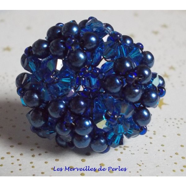 Nattbl&aring; ring med Swarovski-krystallfasetter og spinnere