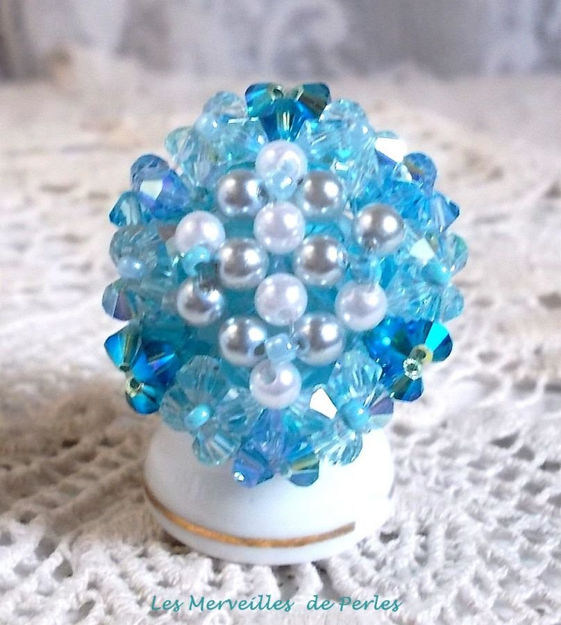 Himmelsk ring med fasetter, perler og krystallspinnere