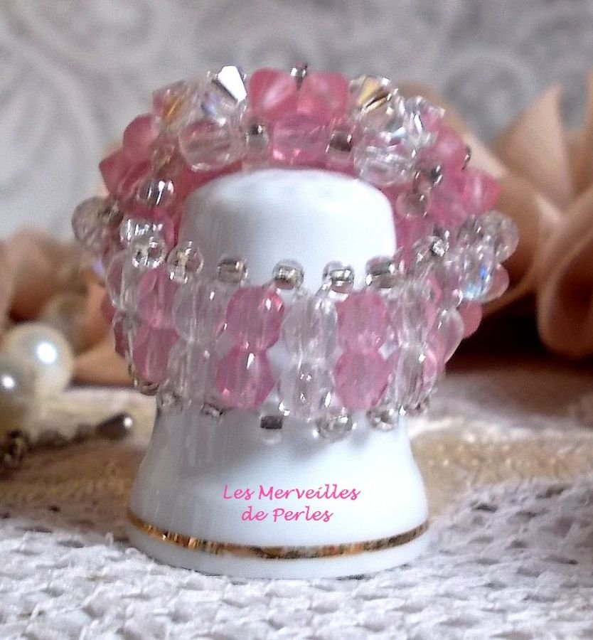 Glitrende rosa ring med Swarovski-krystallfasetter og spinnere