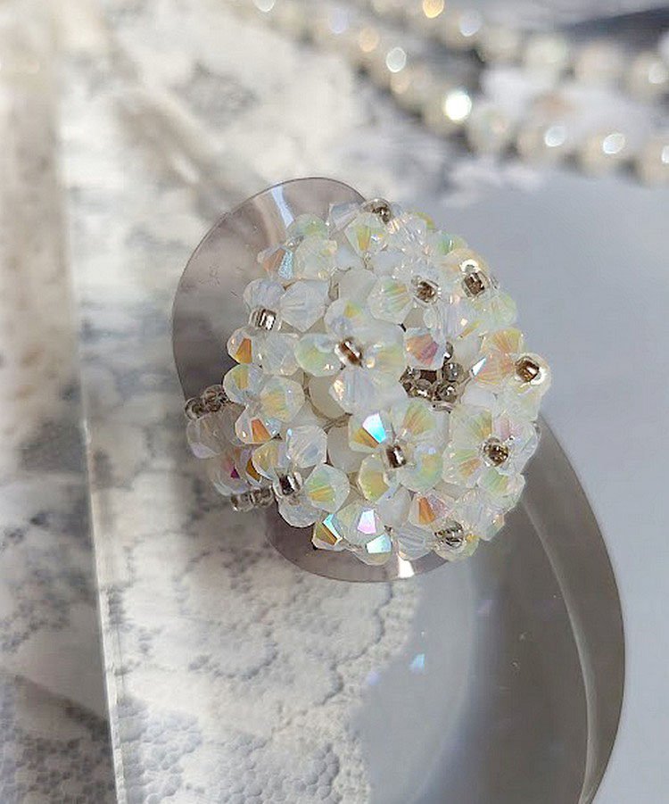 Krystallring med Swarovski krystallfasetter og spinnere