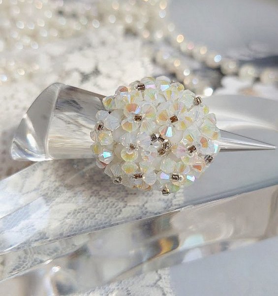 Krystallring med Swarovski krystallfasetter og spinnere