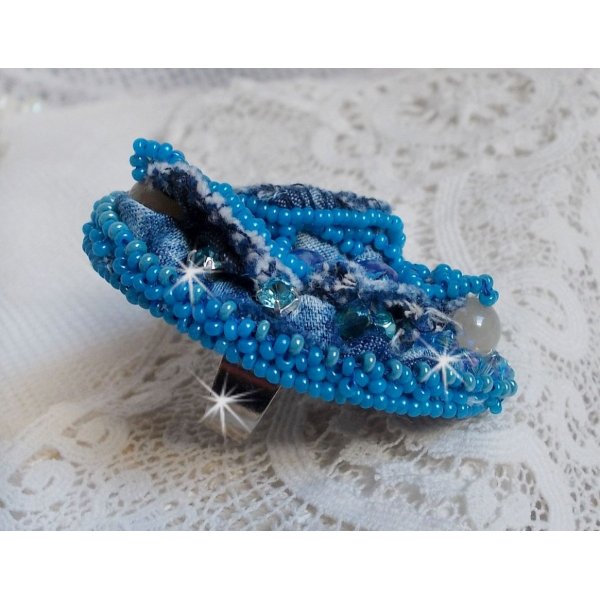 Far West ring i denim brodert med halvedelstener La Sodalite, Jade og andre perler