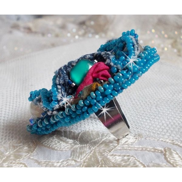 Far West ring i denim brodert med halvedelstener La Sodalite, Jade og andre perler