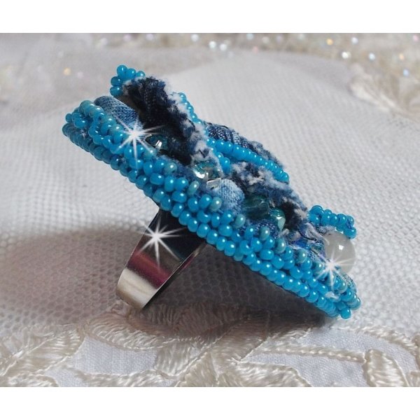 Far West ring i denim brodert med halvedelstener La Sodalite, Jade og andre perler