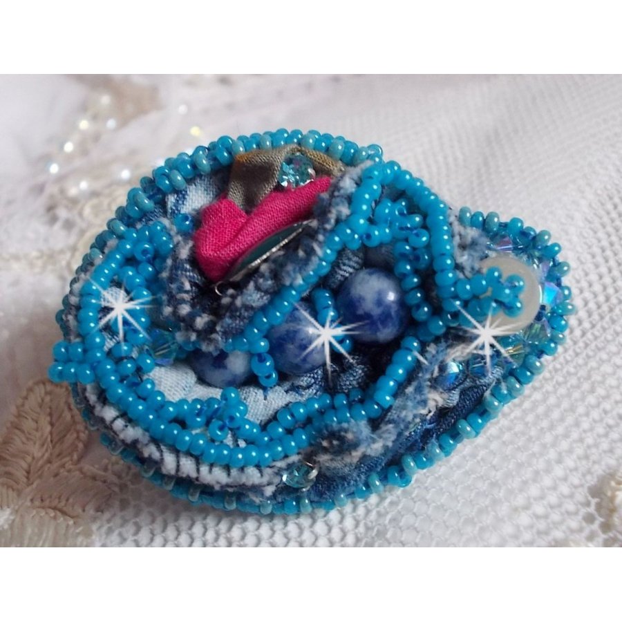 Far West ring i denim brodert med halvedelstener La Sodalite, Jade og andre perler