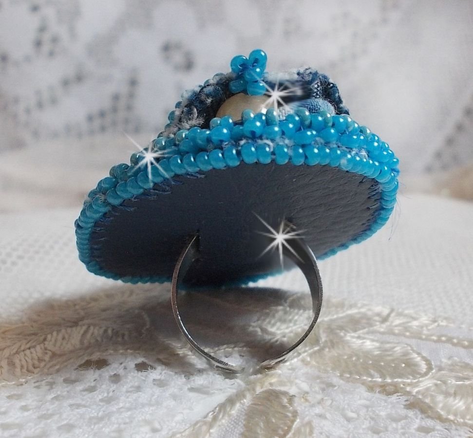 Far West ring i denim brodert med halvedelstener La Sodalite, Jade og andre perler